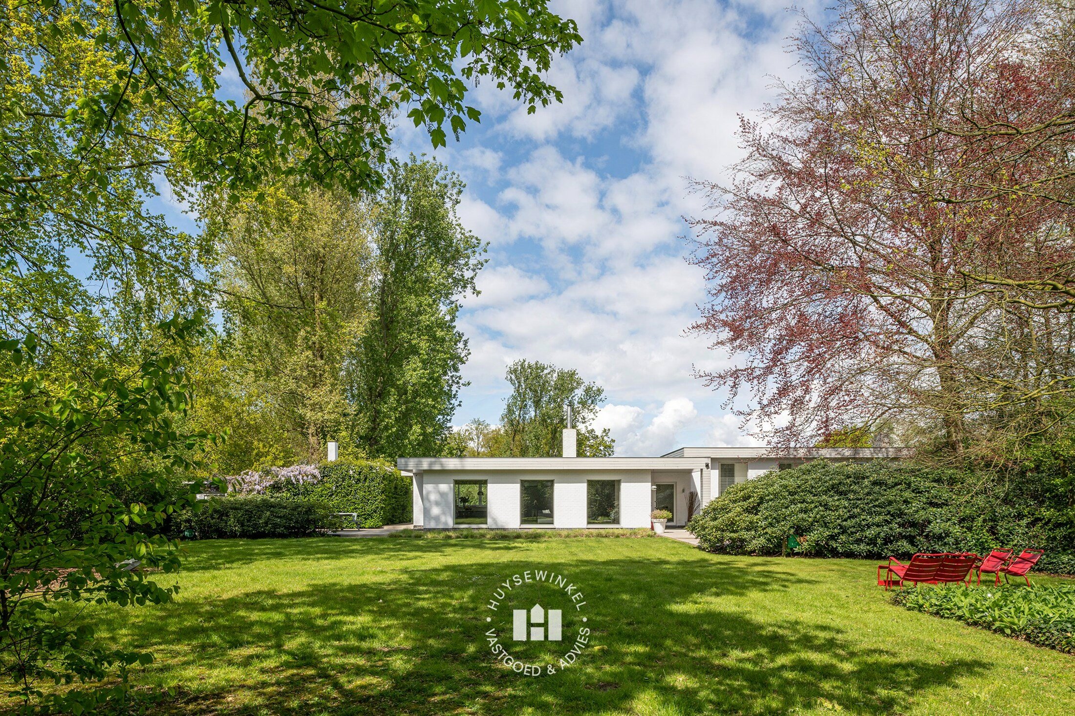 Huysewinkel | Architecturale villa met groenzichten op perceel van ruim 4.000m²