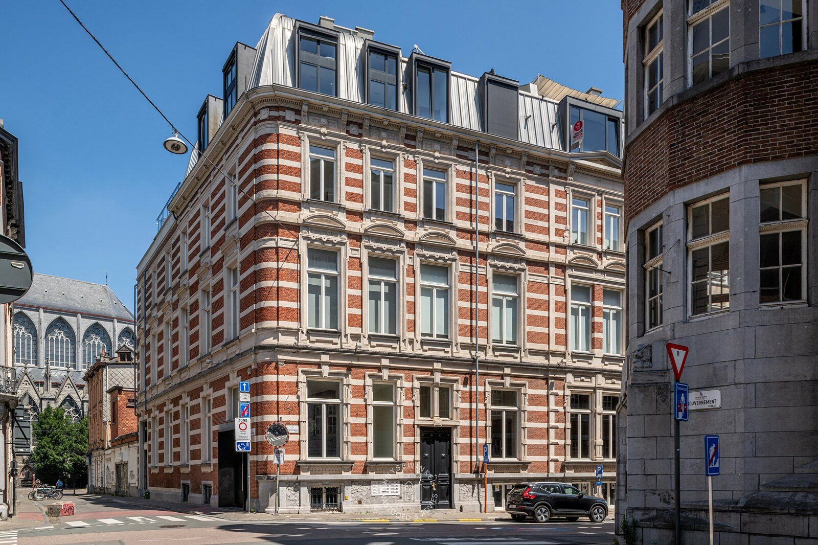 Huysewinkel | Royaal stadsappartement met buitenruimte in historisch herenhuis