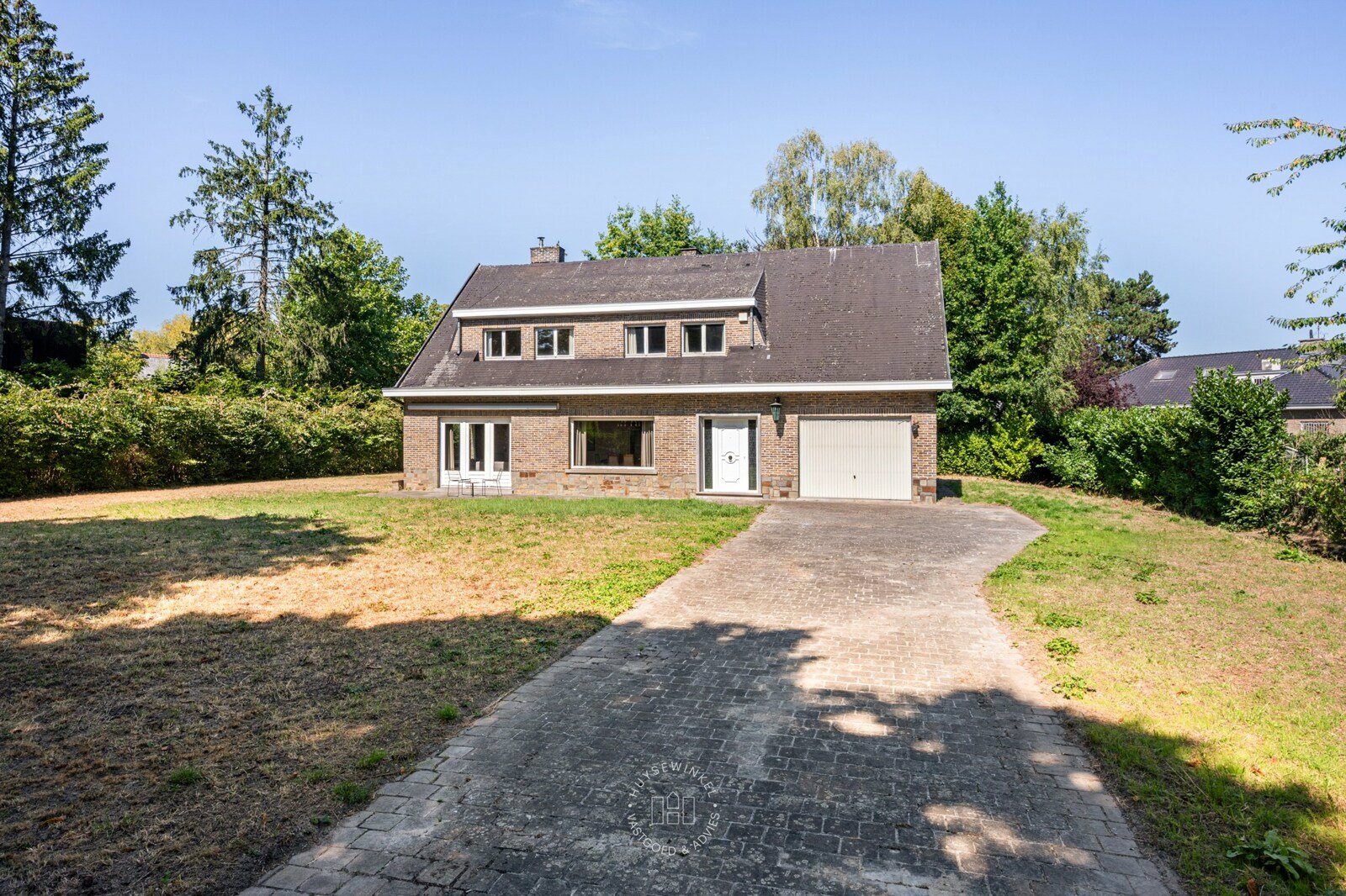 Huysewinkel | Te renoveren villa in het Pleispark te Sint-Denijs-Westrem 