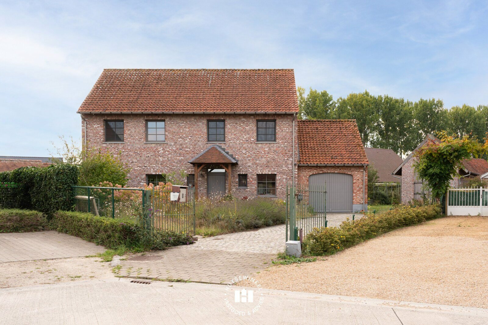 Huysewinkel | Charmante pastorijwoning met bijgebouw in Lobos 