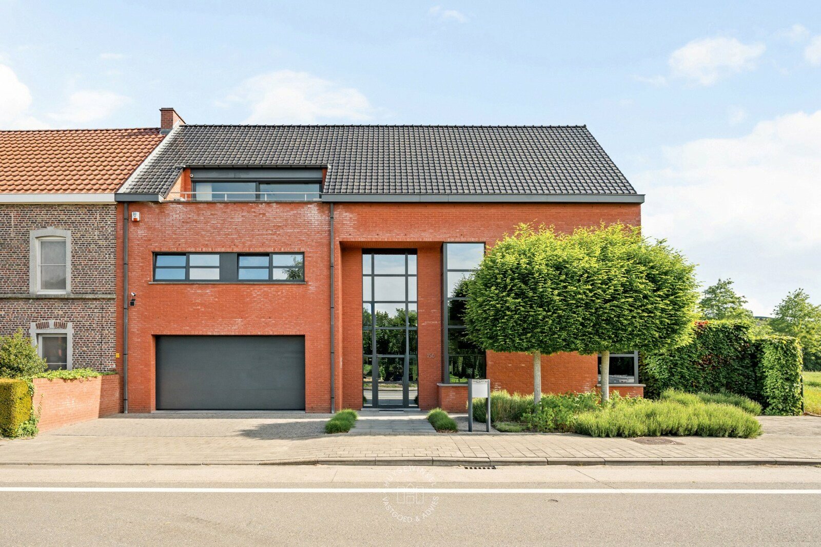 Huysewinkel | Moderne, veelzijdige gezinswoning met lift, kantoorruimte en gezellige tuin in Zwijnaarde