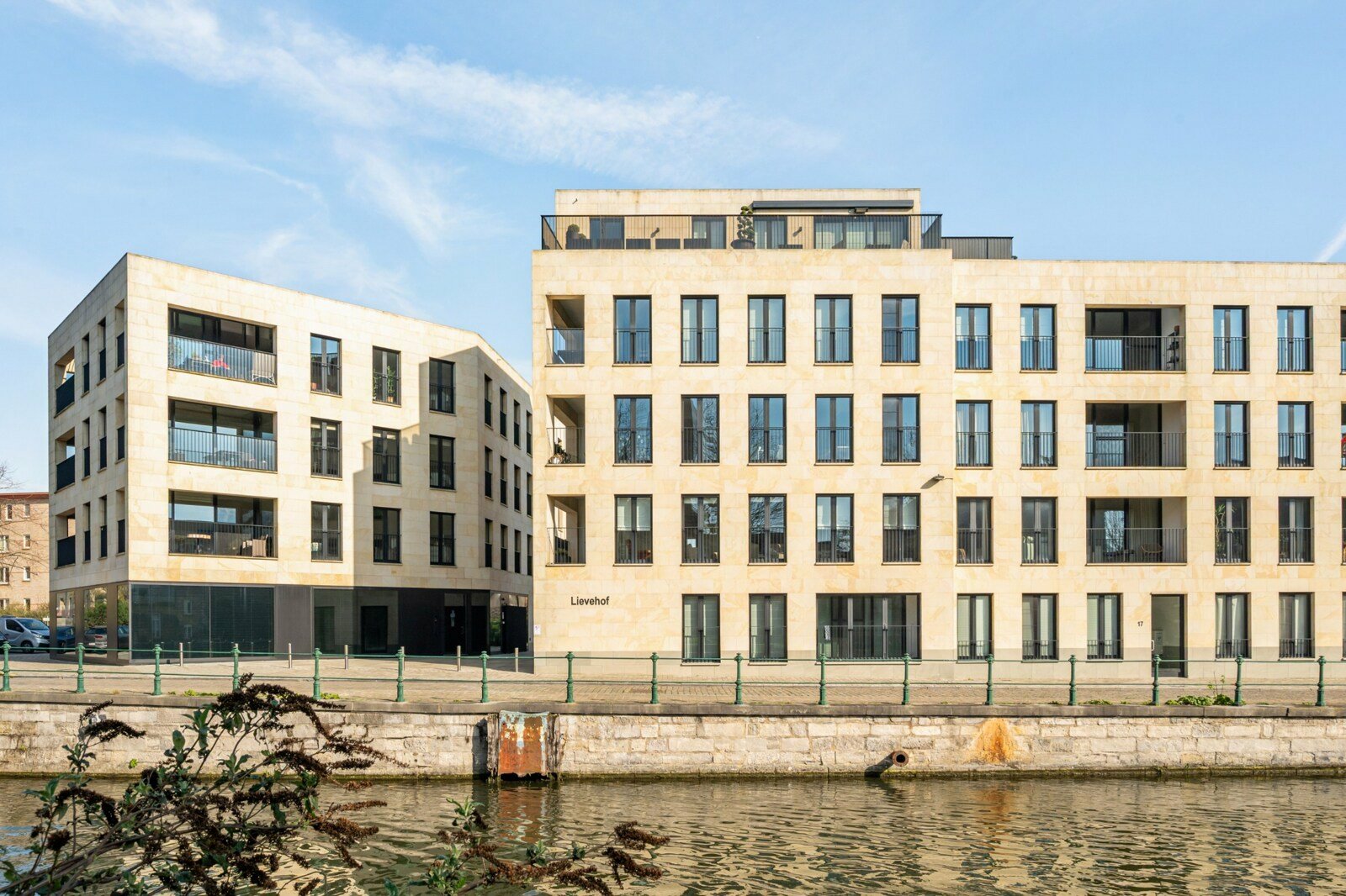 Huysewinkel | Stijlvol appartement gelegen op toplocatie met waterzicht 