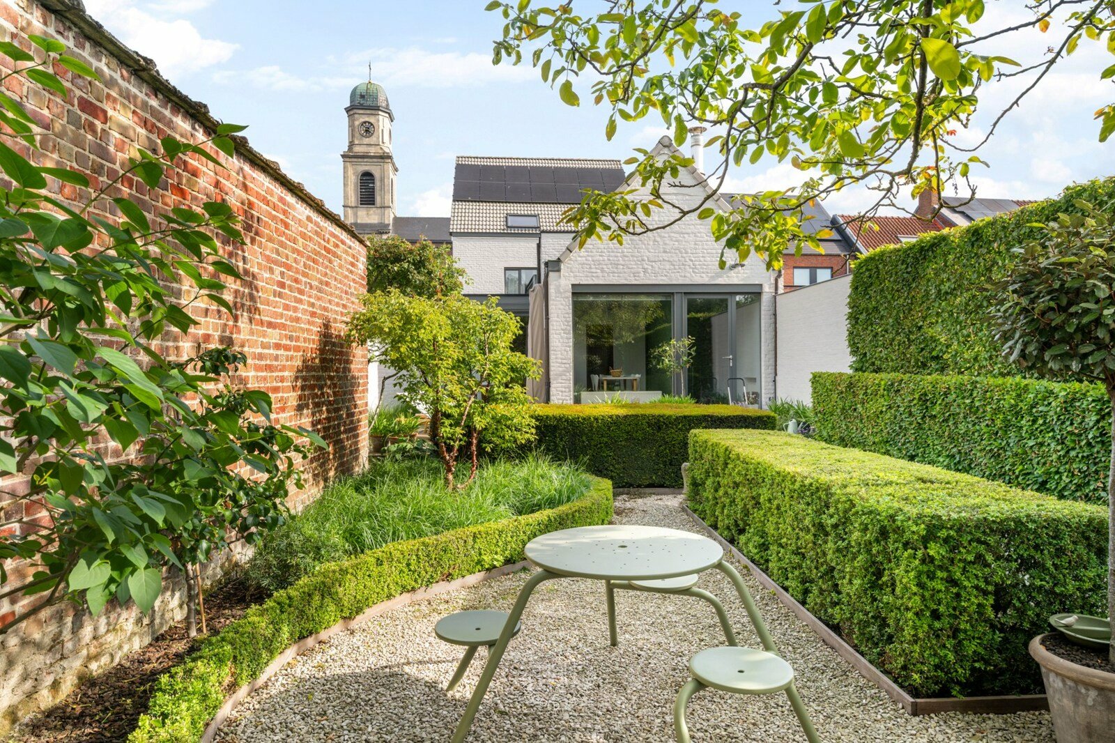 Huysewinkel | Knappe woning met praktijk door de hand van Juliaan Lampens 