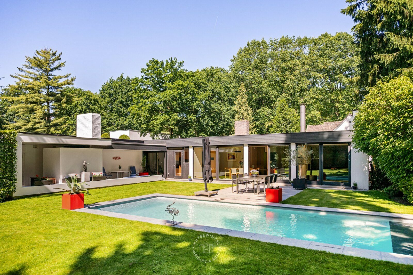 Huysewinkel | Tijdloze modernistische villa in het groen met verwarmd zwembad en absolute privacy