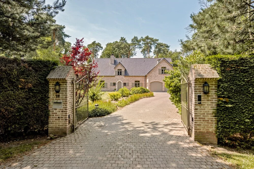 Huysewinkel | Tijdloze villa op een riant perceel van 3.452m² op "De Heide"