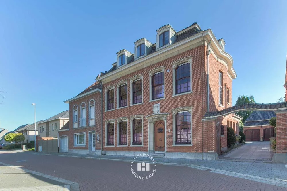 Huysewinkel | Riante herenwoning met stadstuin en garages