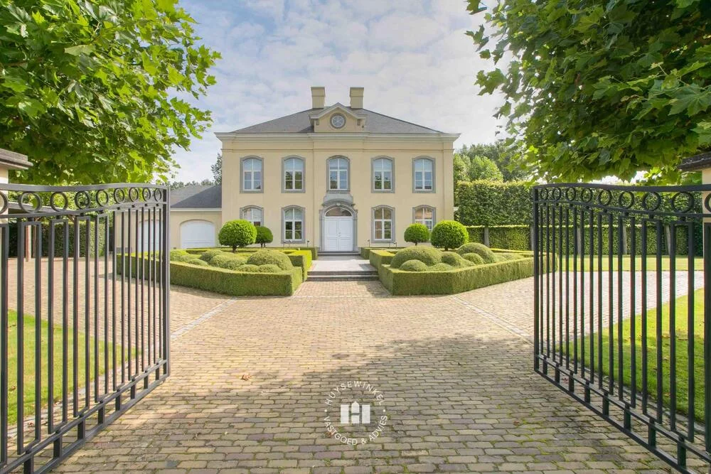 Huysewinkel | Elegant landhuis met architecturale tuin en zwembad