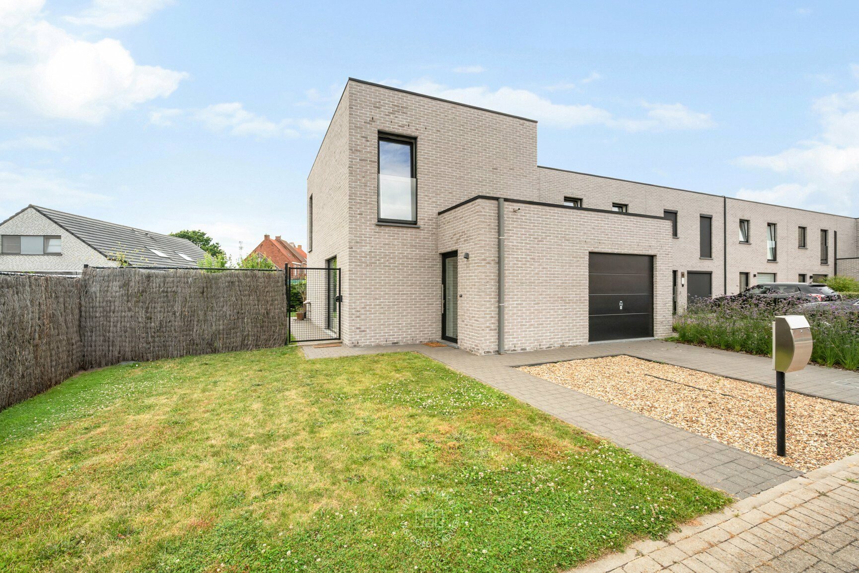 Recente halfopen bebouwing op rustige locatie te Ledegem
