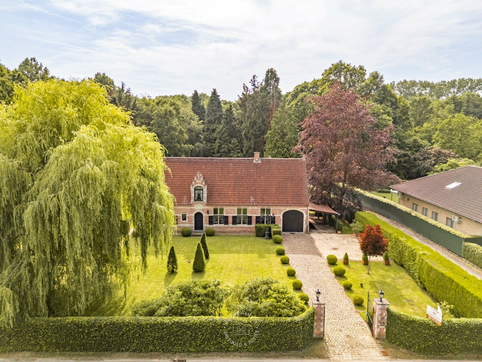 Huysewinkel | Karaktervolle villa met idyllische tuin en eindeloos potentieel