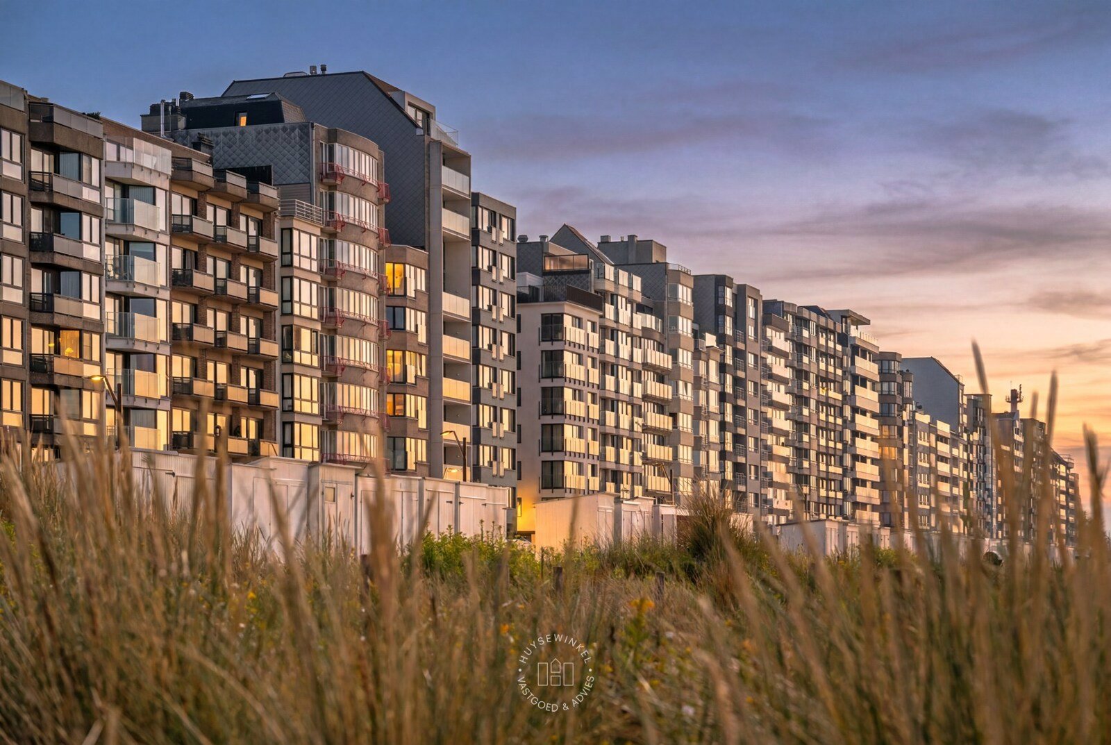 Huysewinkel | Luxueus gerenoveerd hoekappartement met panoramisch zeezicht in Knokke-Heist