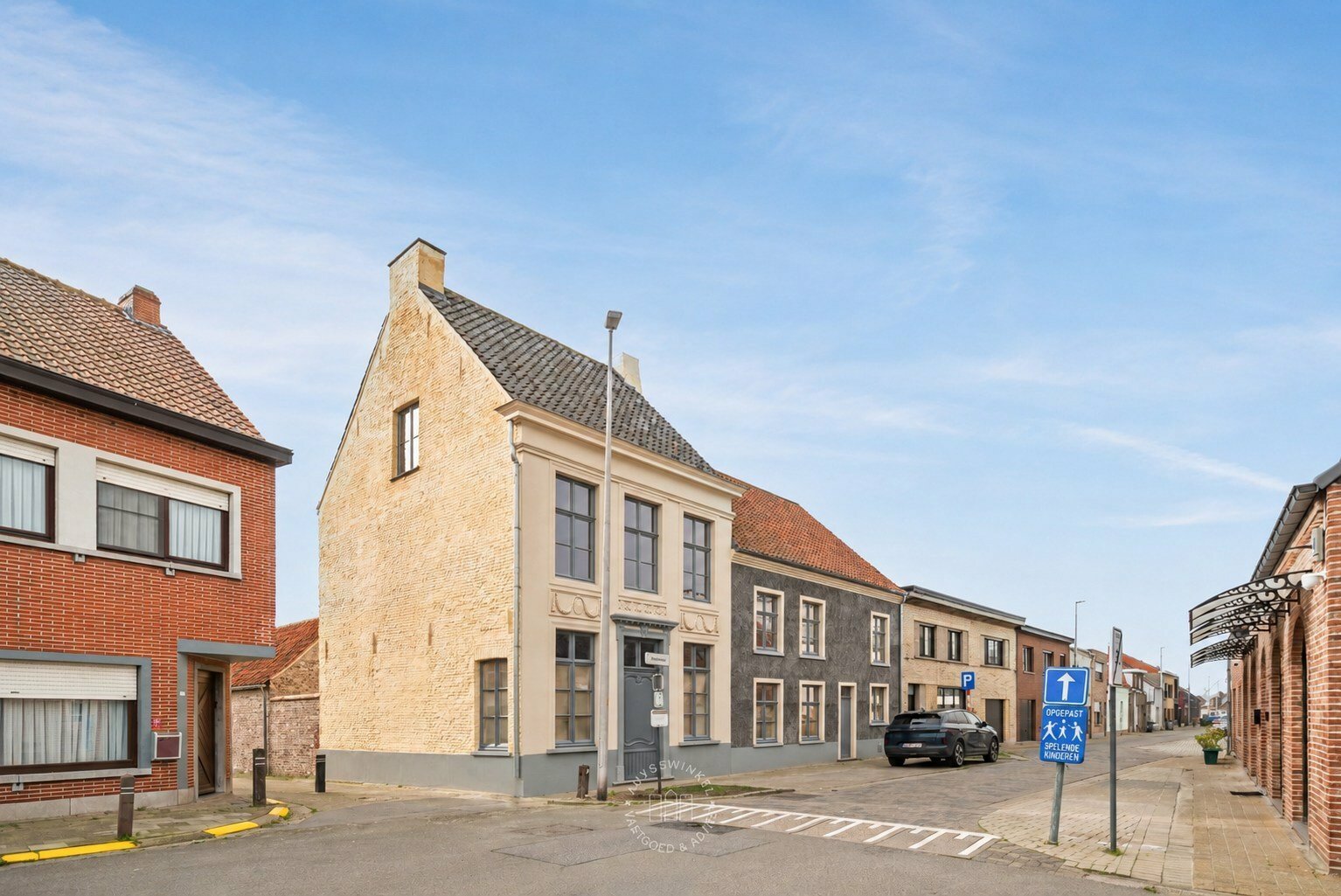Huysewinkel | Gerenoveerde notariswoning (casco) met aanbouw voor gemengd gebruik