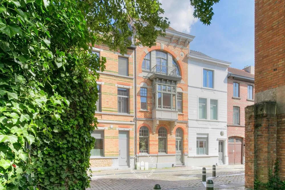 Huysewinkel | Burgerwoning met prachtige gevel in Sint-Amandsberg
