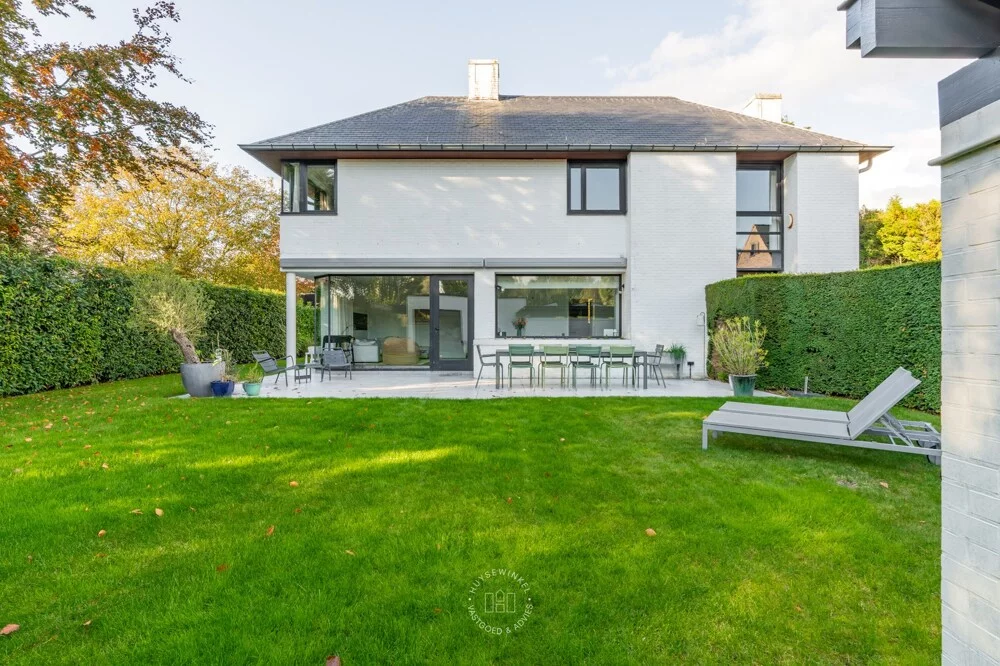 Huysewinkel | Architecturale villa op rustige locatie met veelzijdig bijgebouw
