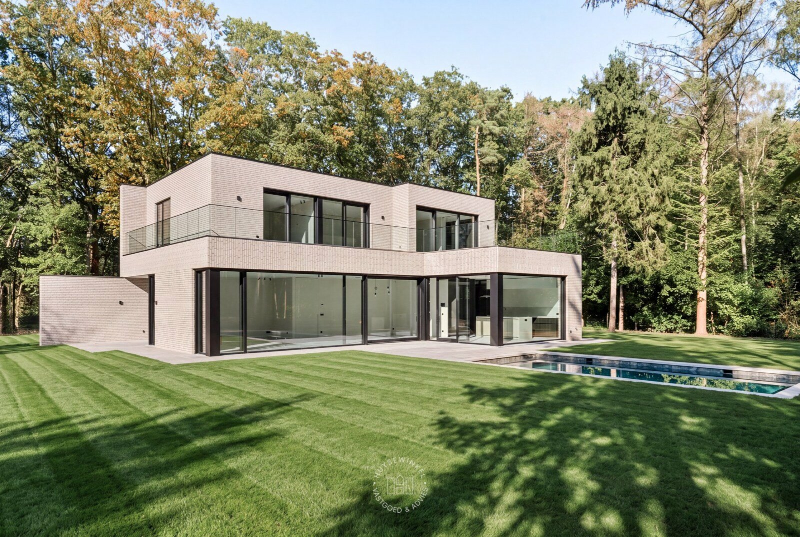 Huysewinkel | Moderne villa met zwembad op "De Heide"
