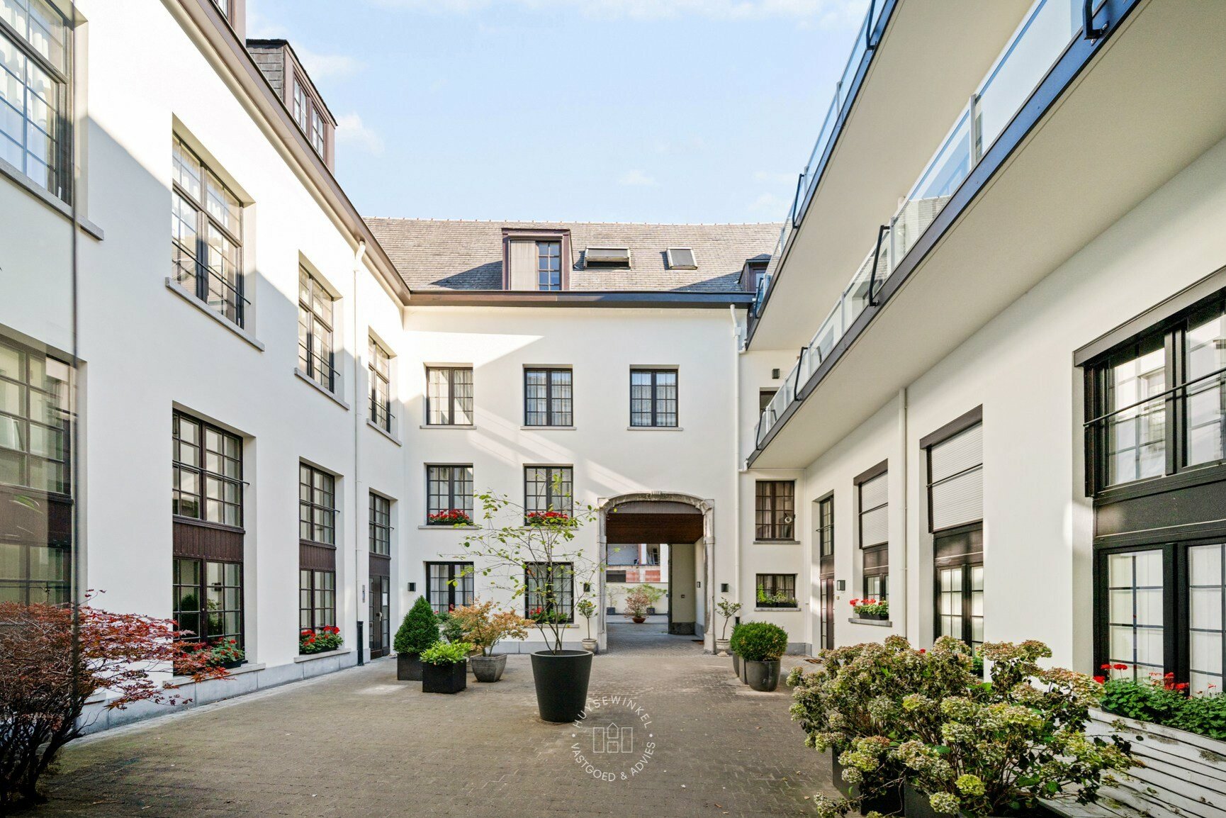 Karaktervol appartement met mezzanine in historische Residentie 'Neefs'