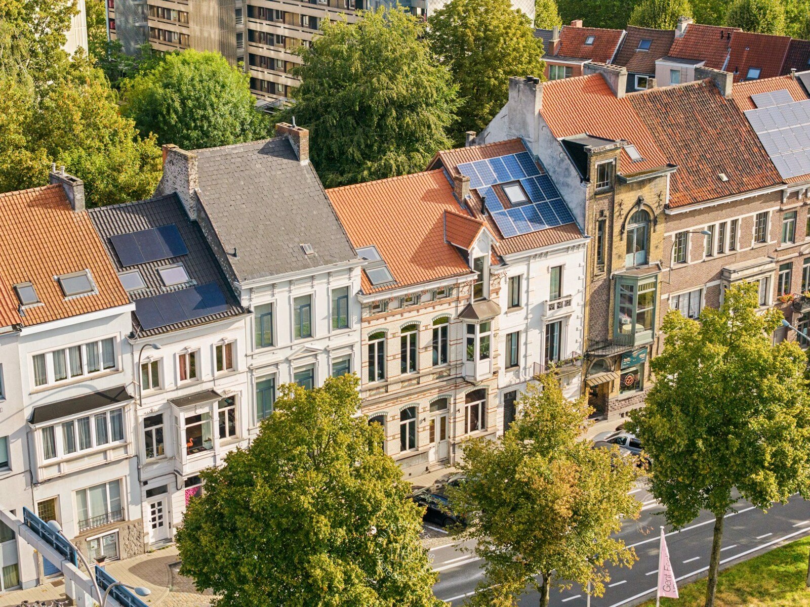 Huysewinkel | Herenwoning met art nouveau gevel en royale stadstuin