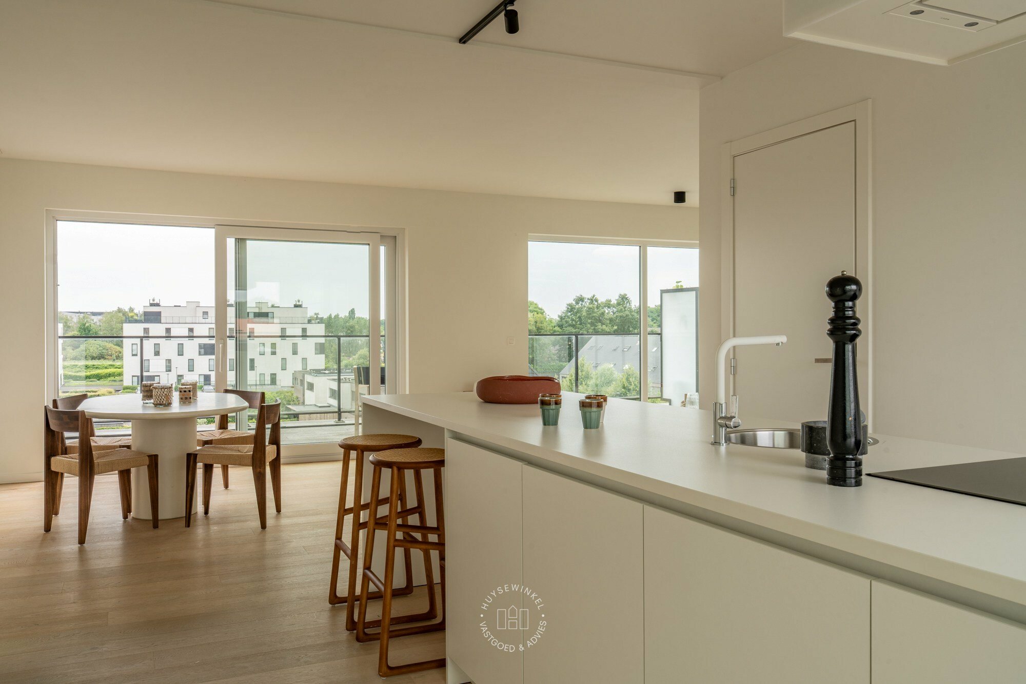 Lichtrijke penthouse met ruime terrassen nabij de Schelde