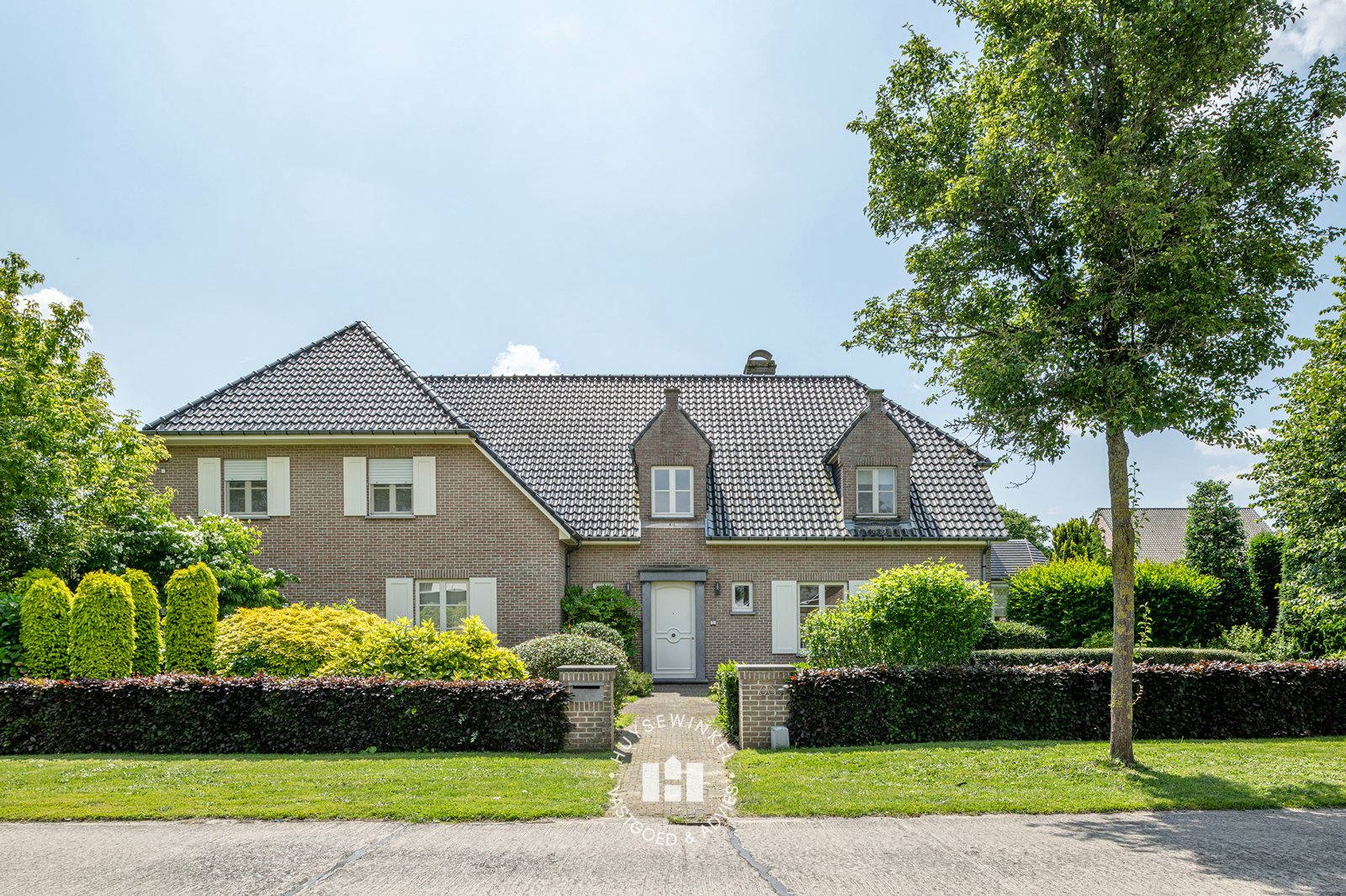 Huysewinkel | Statige villa met verzorgde tuin in het residentiele Lobos