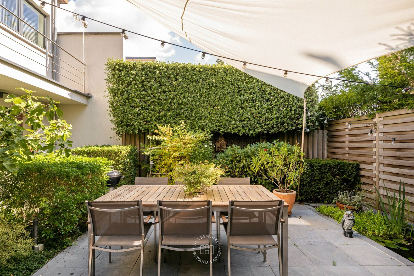 Instapklare bel-etage woning met stadstuin 