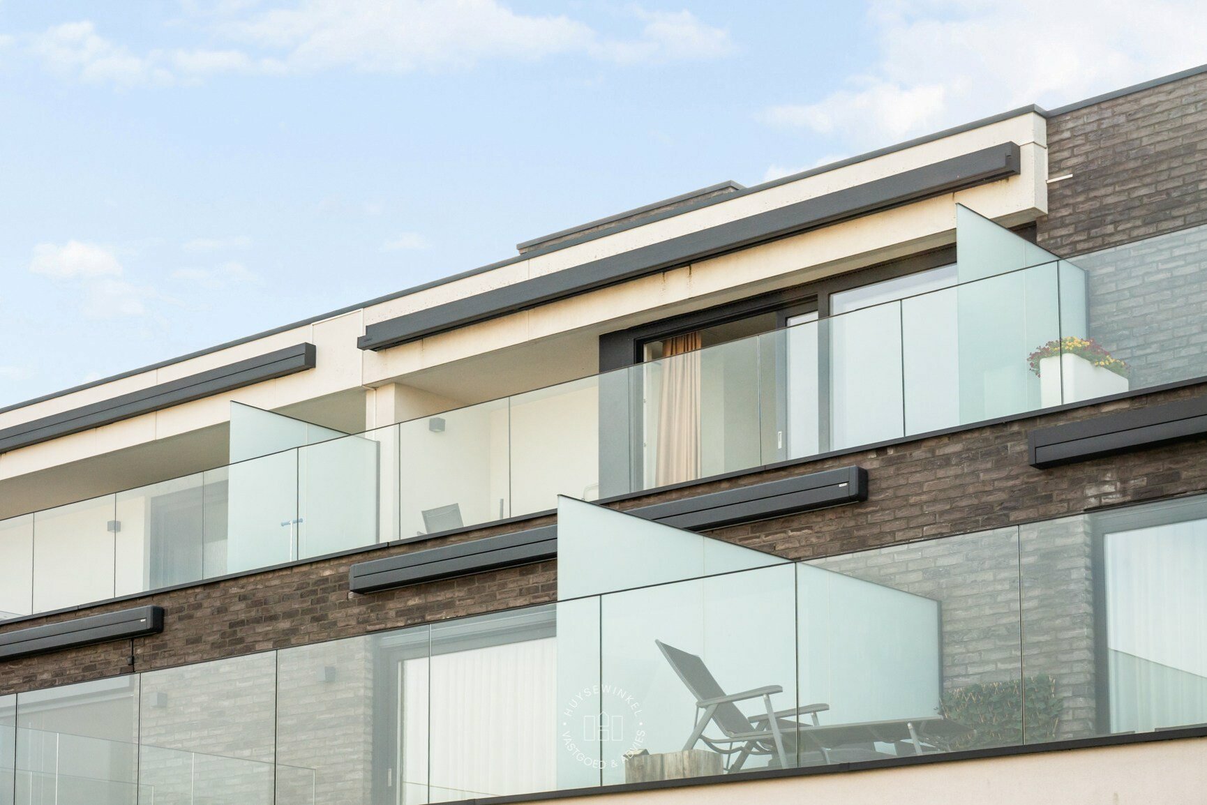 Instapklaar appartement met ruim zonneterras en staanplaats