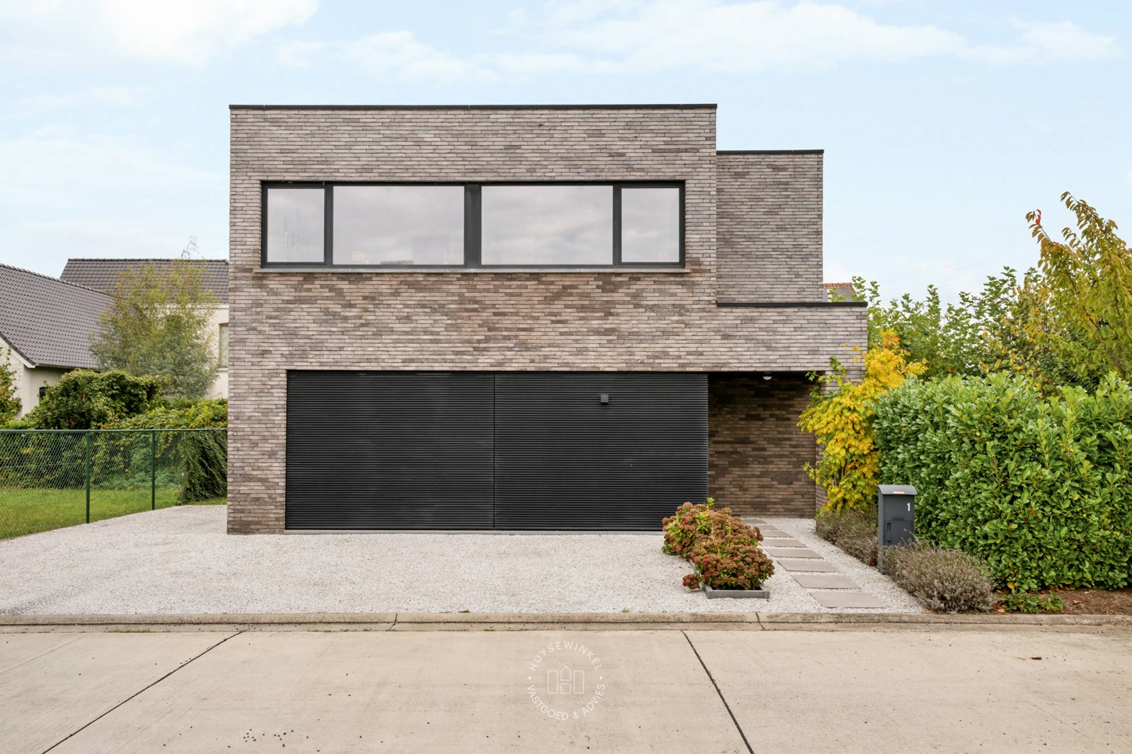 Huysewinkel | Moderne, stijlvolle villa met mooi aangelegde tuin